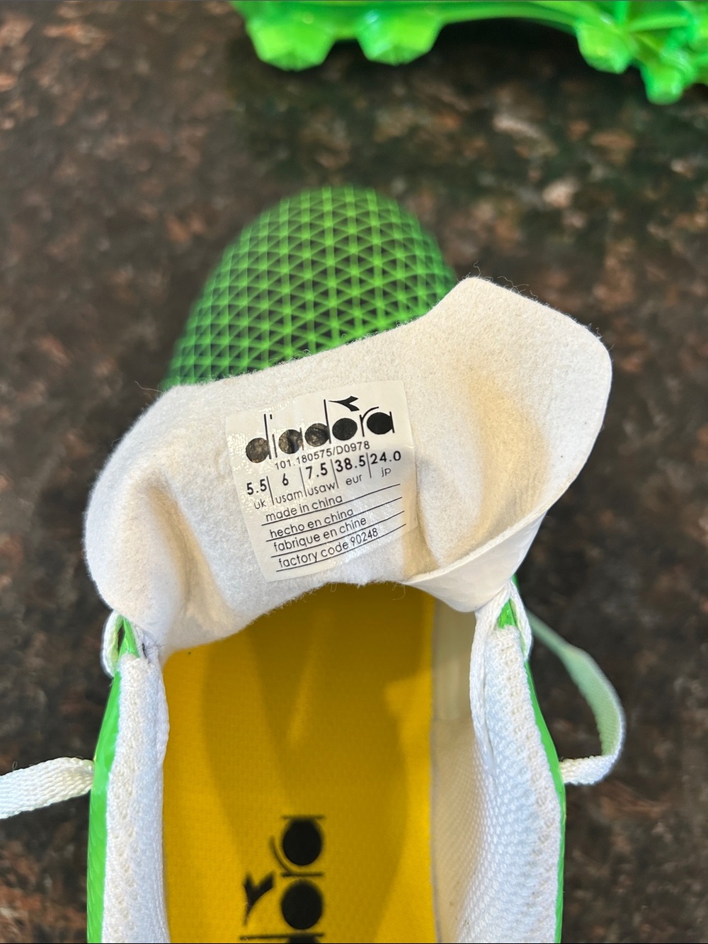 New Diadora Green & Yellow Kids Soccer Cleats size 5.5 - Picture 6 of 6